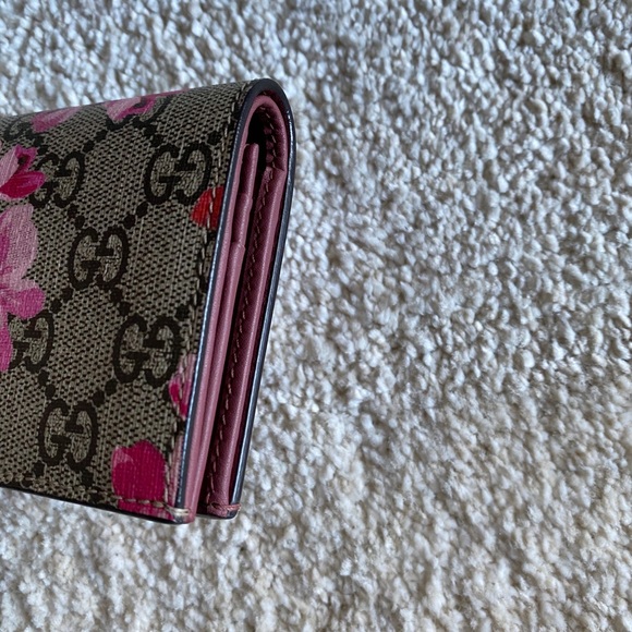 SOLD Gucci floral wallet - Picture 3 of 9